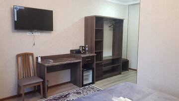 Фото номера Двухместный номер с 1 кроватью Отель Nomad Hotel Bishkek Halal г. Бишкек 5