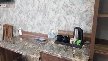Фото номера Двухместный номер с 1 кроватью Отель Nomad Hotel Bishkek Halal г. Бишкек 9