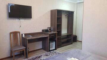 Фото номера Двухместный номер с 1 кроватью Отель Nomad Hotel Bishkek Halal г. Бишкек 8
