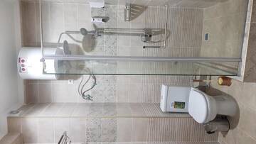 Фото номера Двухместный номер с 1 кроватью Отель Nomad Hotel Bishkek Halal г. Бишкек 11