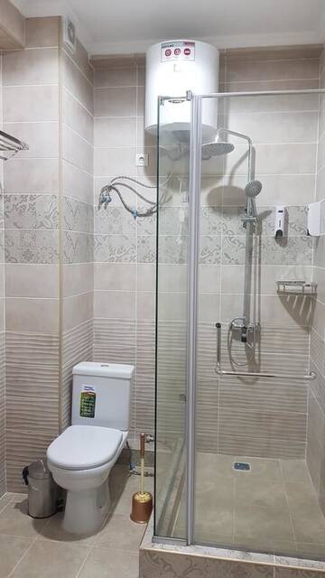Фото номера Двухместный номер с 1 кроватью Отель Nomad Hotel Bishkek Halal г. Бишкек 3